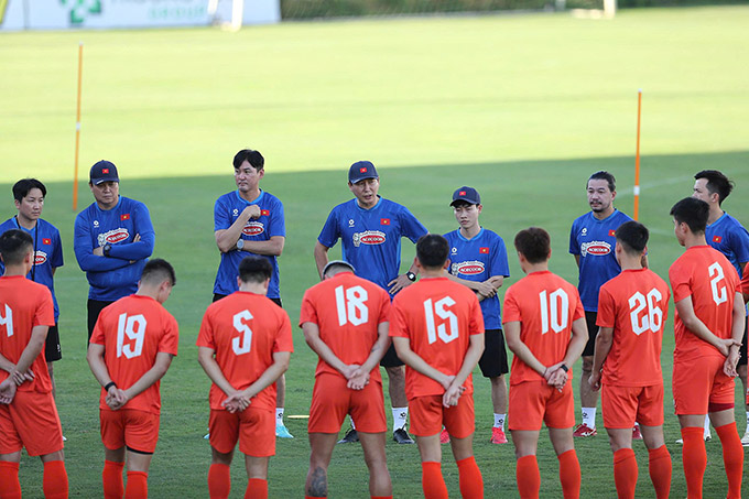 HLV Kim Sang Sik đã có suy tính cụ thể cho bộ khung ĐT Việt Nam đấu Malaysia - Ảnh: Đức Cường