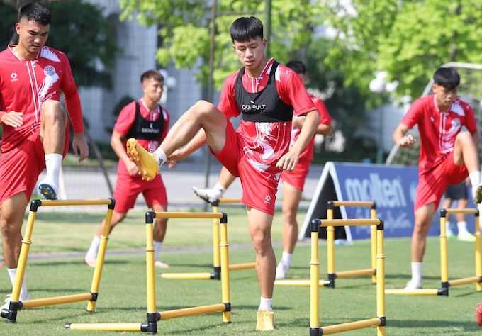Các cầu thủ PVF CAND tập luyện chuẩn bị cho 2 trận đấu cuối. Ảnh: CTV