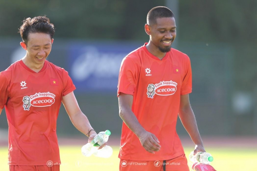 Cao Pendant Quang Vinh được khen hết lời tại ĐT Việt Nam-647009