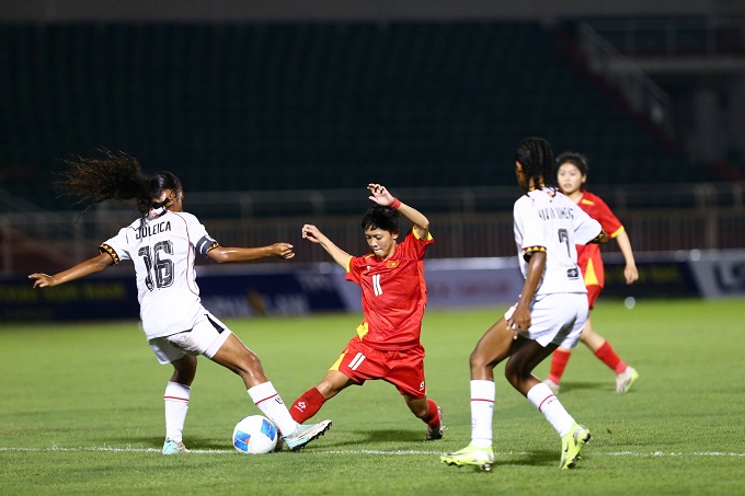 Với trình độ hơn hẳn nên tất nhiên, U19 nữ Việt Nam khó thua đậm U19 nữ Lào. Ảnh: Tô An