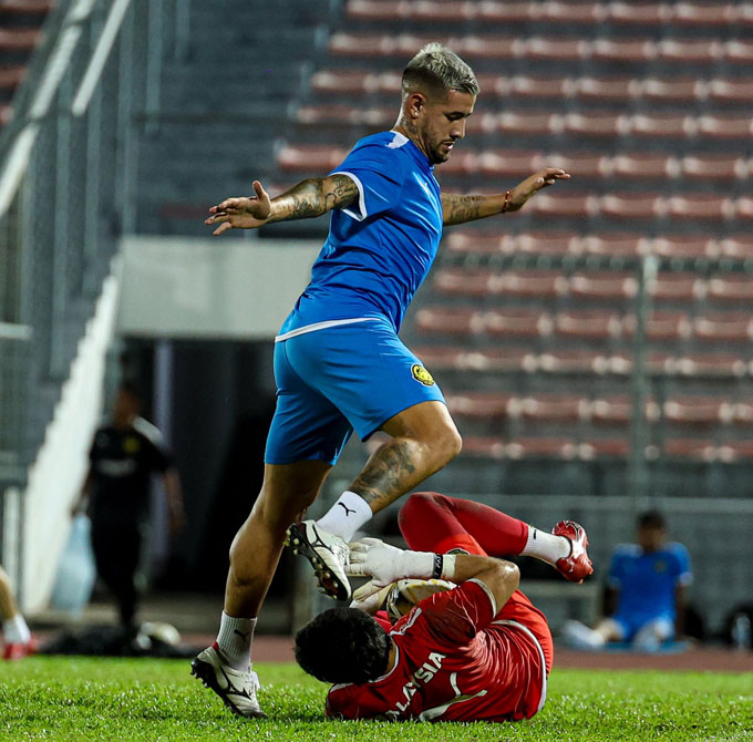 Các "ngoại binh" nhập tịch của Malaysia nỗ lực tập luyện trước trận gặp ĐT Việt Nam